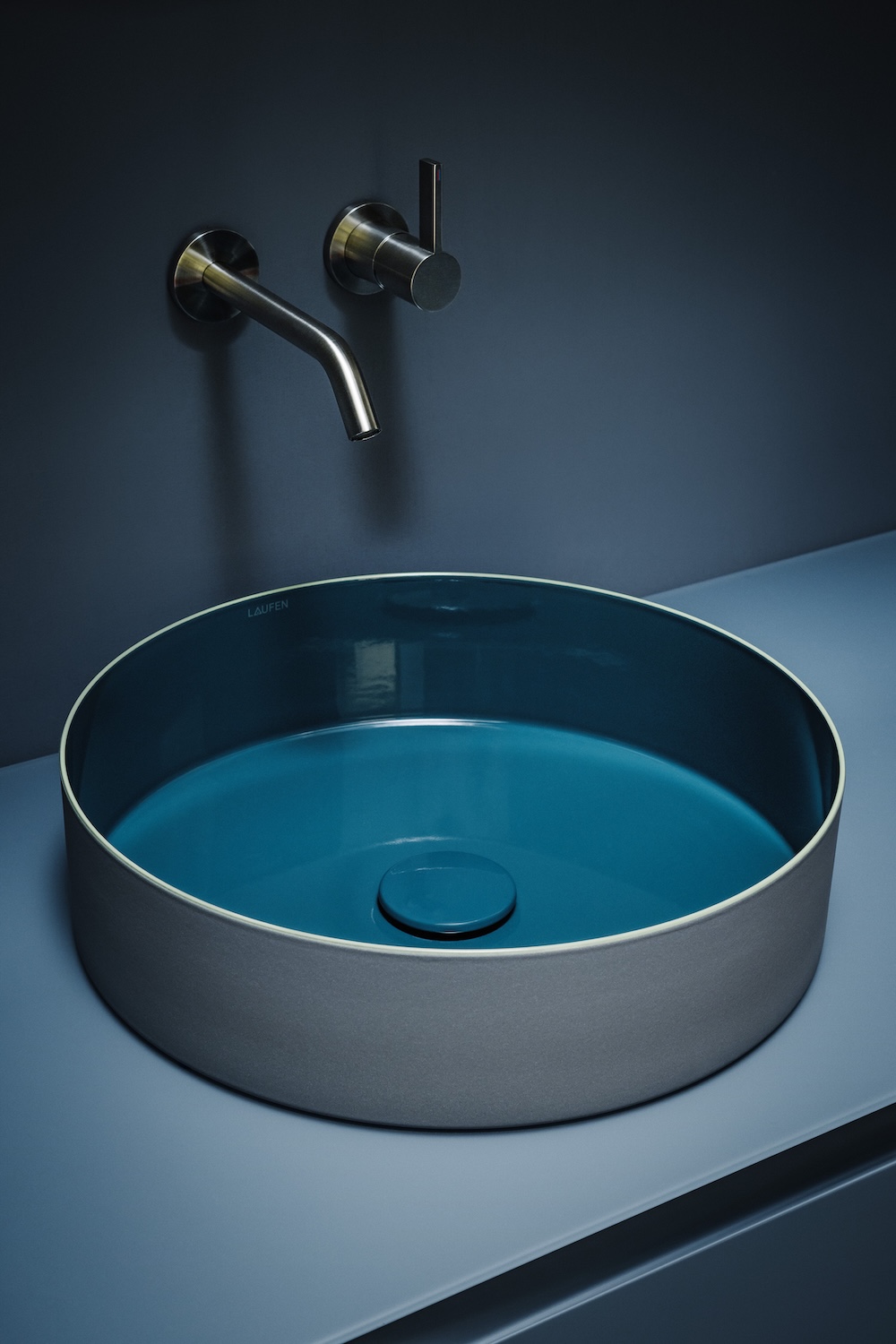 Foto Geglazuurd staal zet de badkamer in een nieuw licht FotoGeglazuurd staal zet de badkamer in een nieuw licht